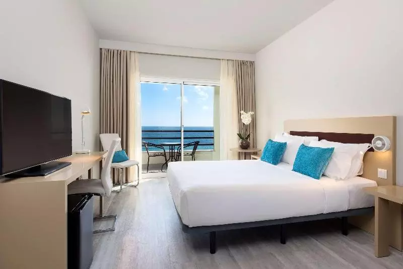 اتاق استاندارد با چشم‌انداز دریا, Tryp by Wyndham Lisboa Caparica Mar