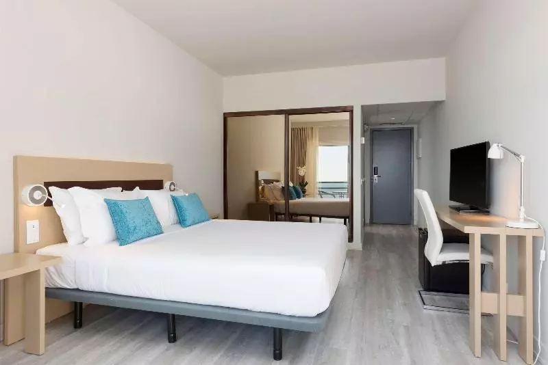 اتاق استاندارد با چشم‌انداز دریا, Tryp by Wyndham Lisboa Caparica Mar