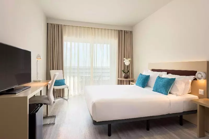 اتاق استاندارد با چشم‌انداز دریا, Tryp by Wyndham Lisboa Caparica Mar