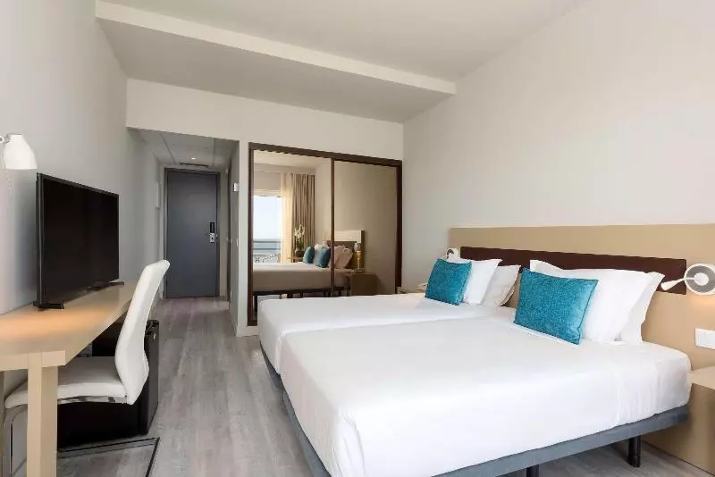 اتاق استاندارد با چشم‌انداز دریا, Tryp by Wyndham Lisboa Caparica Mar