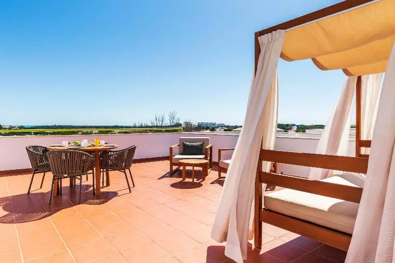 آپارتمان لوکس 2 خوابه, The Patio Suite