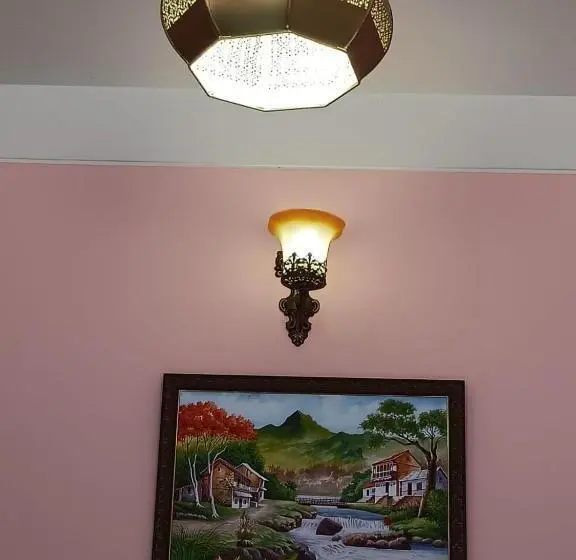 سوییت خانوادگی, Sunflower Villa