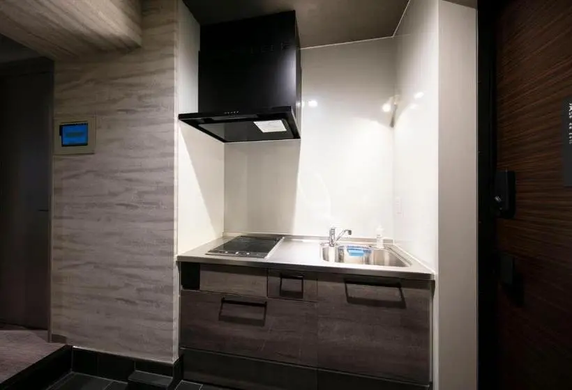 Deluxe Kolmen Hengen Huone, Grand Base Takamatsu