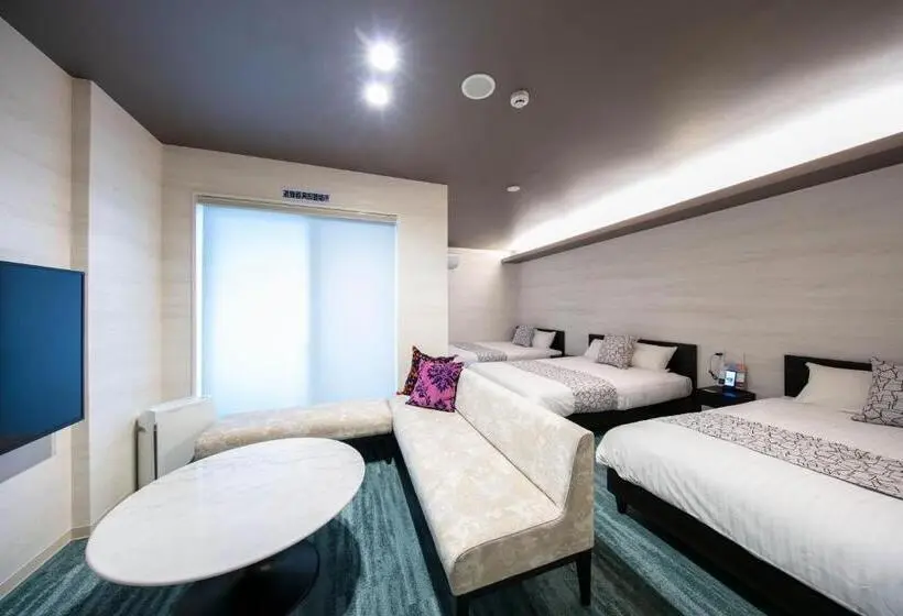 Standard Kolmen Hengen Huone, Grand Base Takamatsu