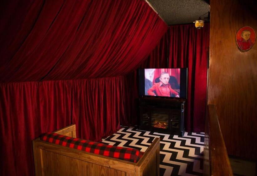 דירת שלושה חדרים, Hicksville Pines Chalets & Motel