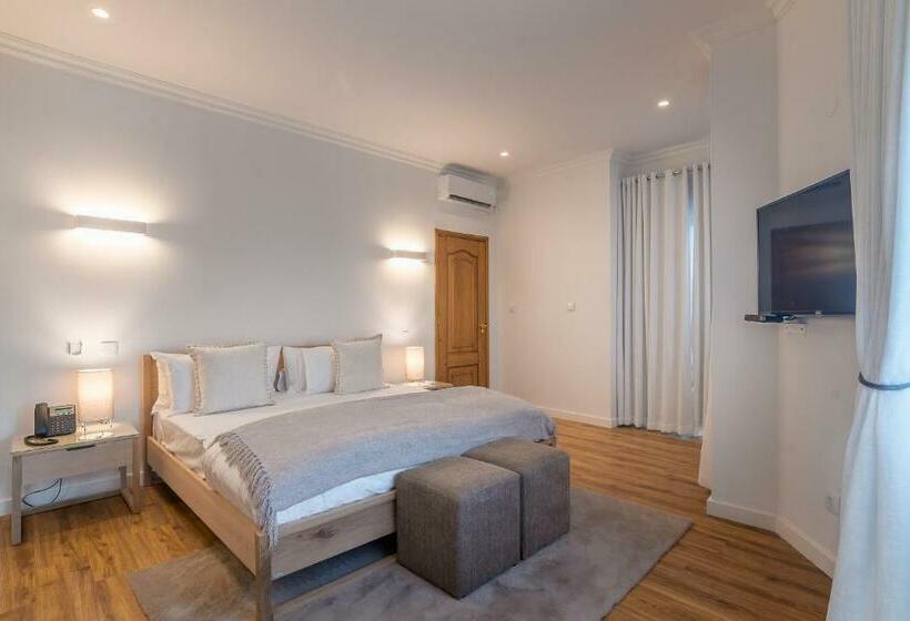 キングサイズベッドのデラックススイート, Bongavila   Boutique