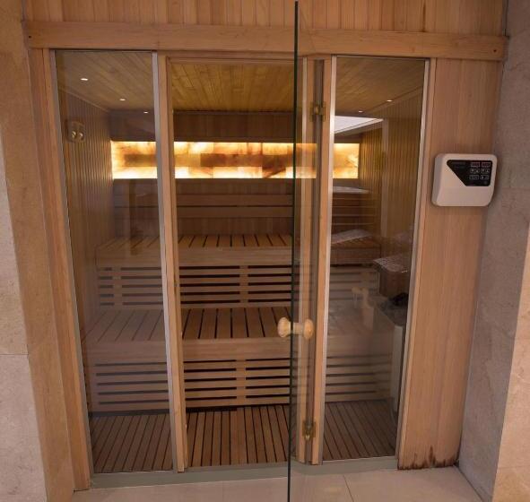 اتاق استاندارد سه نفره, Diamond Prishtina