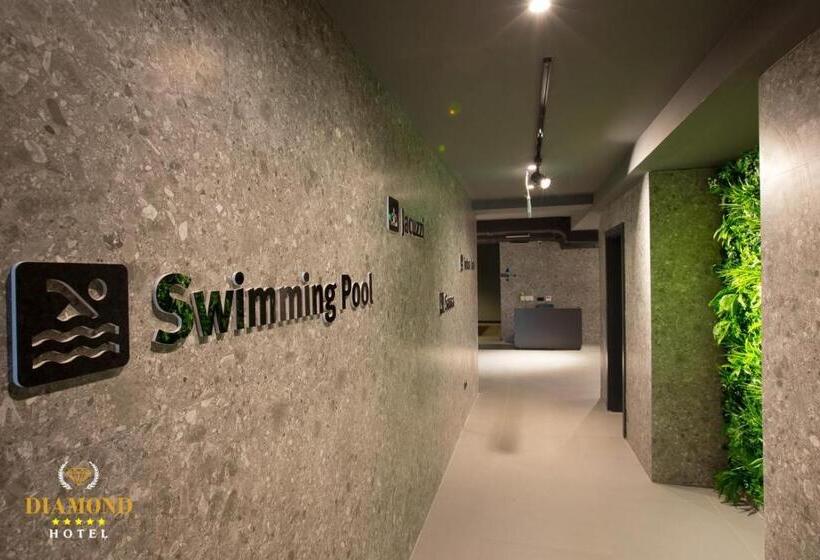 اتاق استاندارد سه نفره, Diamond Prishtina