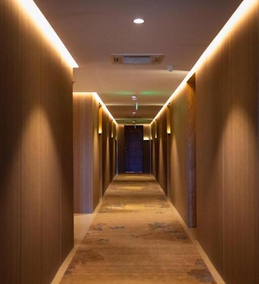 اتاق استاندارد سه نفره, Diamond Prishtina