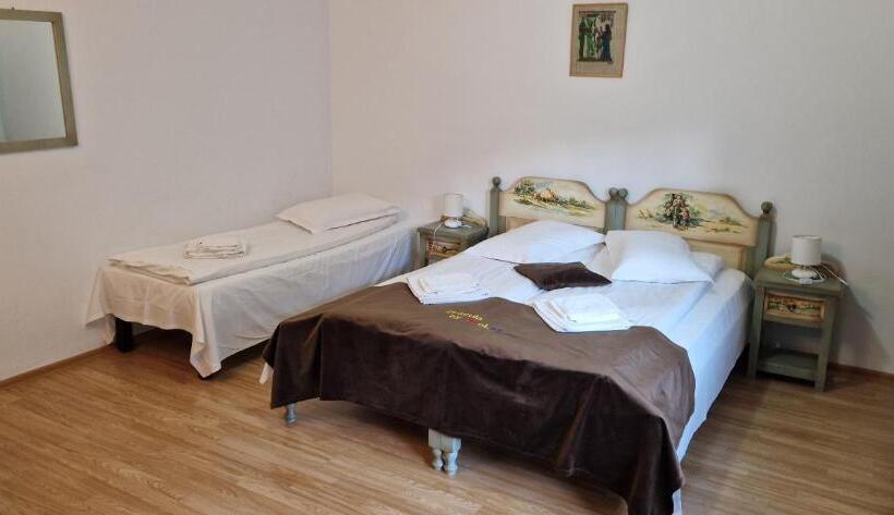 스탠다드 트리플 룸, Casa Dracula By Pro Lex