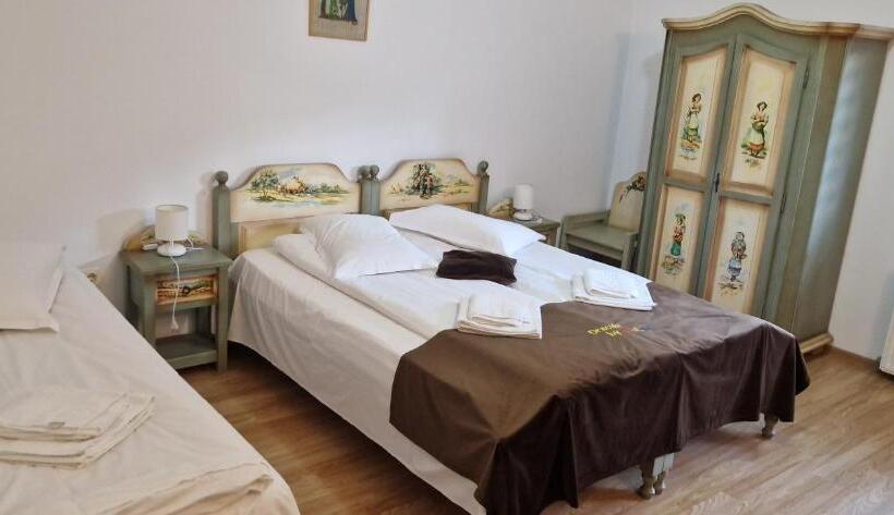 스탠다드 트리플 룸, Casa Dracula By Pro Lex