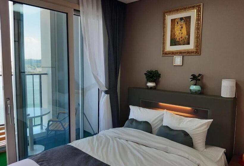 اتاق استاندارد با چشم‌انداز دریا, Sunrise Hotel Junior Suite Room11f Sea  View