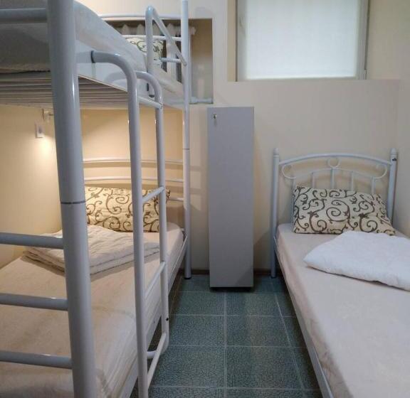 Economy Triple Room, адмирал хостел