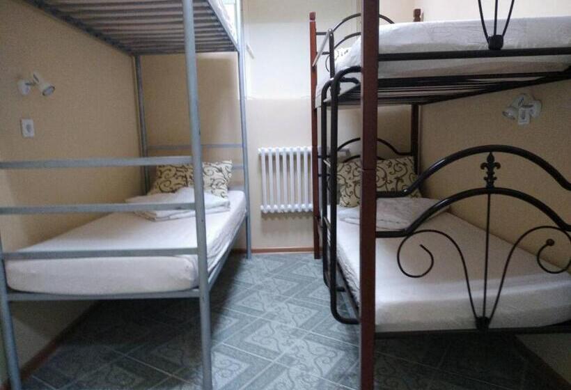تختخواب در اتاق مشترک, адмирал хостел