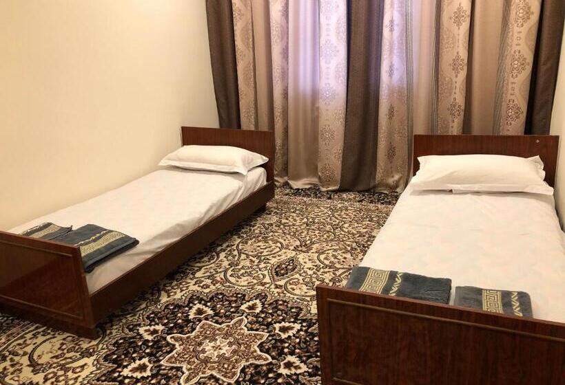 이코노미 룸, Koonjak