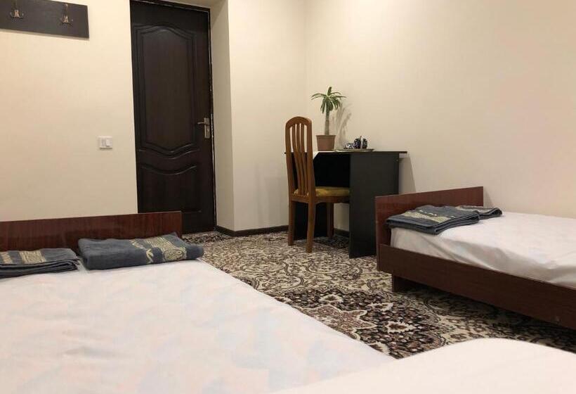 이코노미 룸, Koonjak