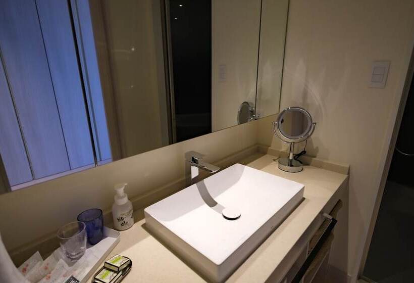 اتاق لوکس, Miyakojima Kurima Resort Seawood