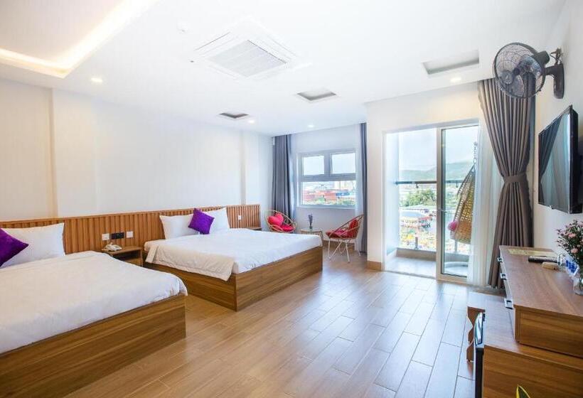 اتاق خانوادگی با چشمانداز دریا, Th Quy Nhơn