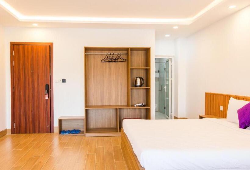 اتاق خانوادگی با چشمانداز دریا, Th Quy Nhơn