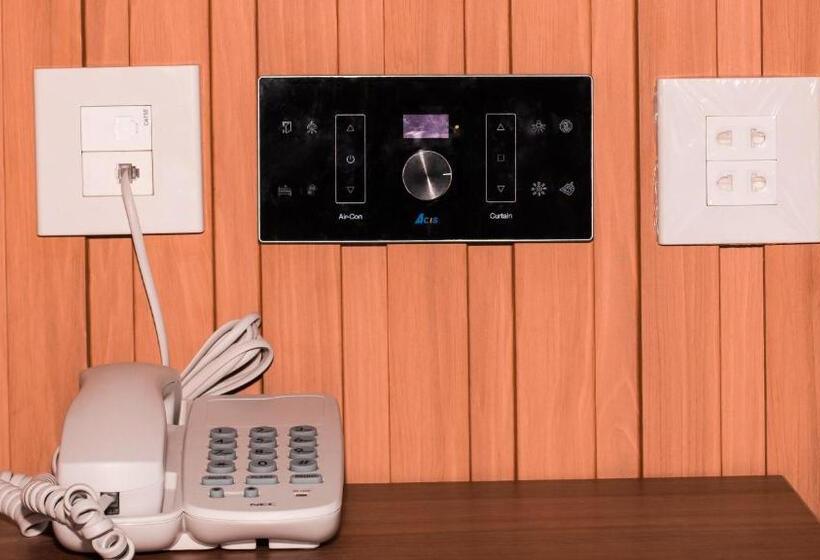 اتاق خانوادگی با چشمانداز دریا, Th Quy Nhơn