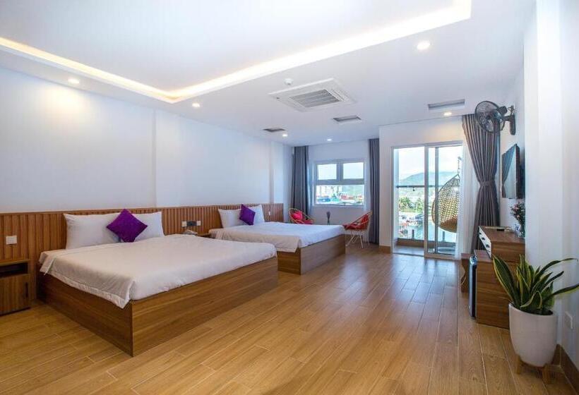 اتاق خانوادگی با چشمانداز دریا, Th Quy Nhơn