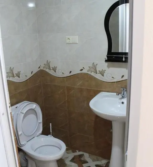 اتاق استاندارد سه نفره, Kukaracha