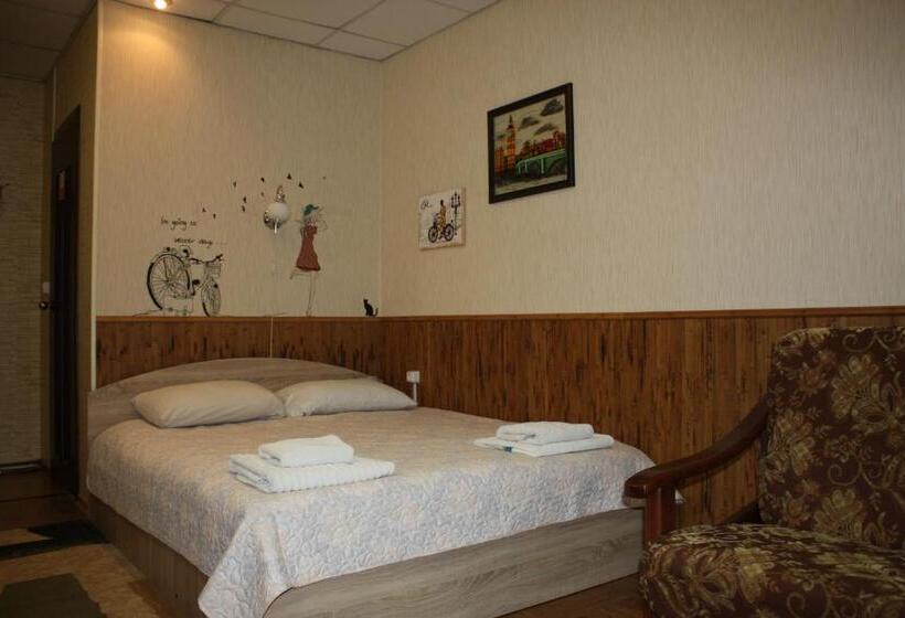 اتاق لوکس, Motel Pid Strihoyu