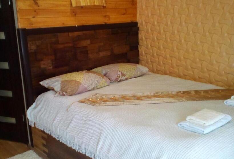 اتاق لوکس سه تخته, Motel Pid Strihoyu