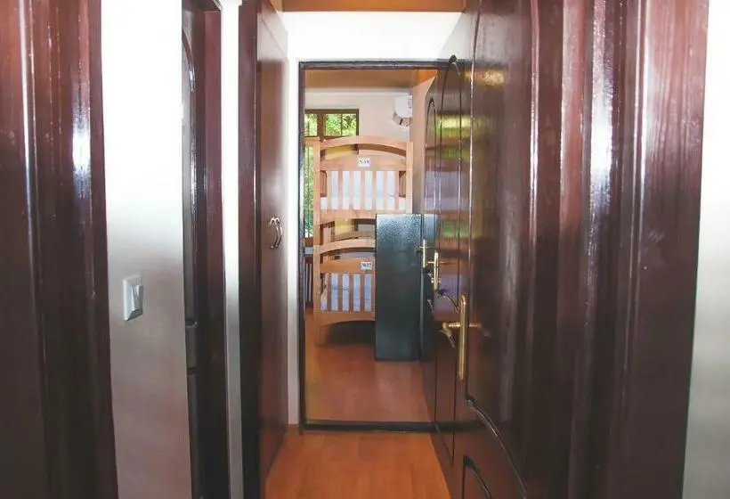 تختخواب در اتاق مشترک, Globus Hostel