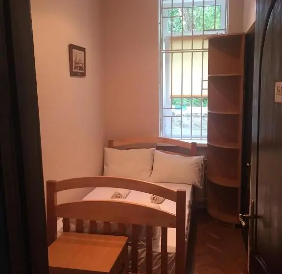 اتاق اکونومی, Globus Hostel