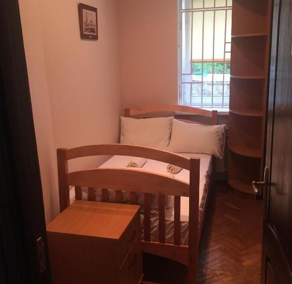 اتاق اکونومی, Globus Hostel