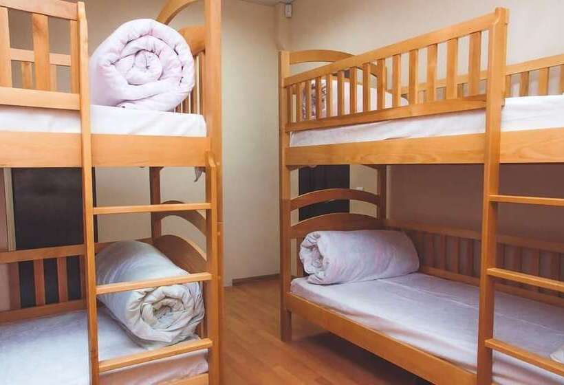 تختخواب در اتاق مشترک, Globus Hostel