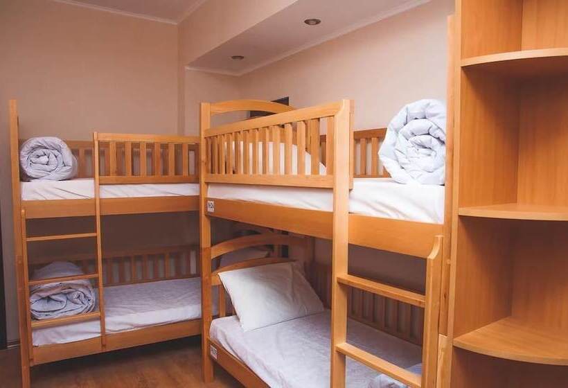 تختخواب در اتاق مشترک, Globus Hostel