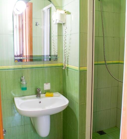 اتاق خانوادگی, каприз