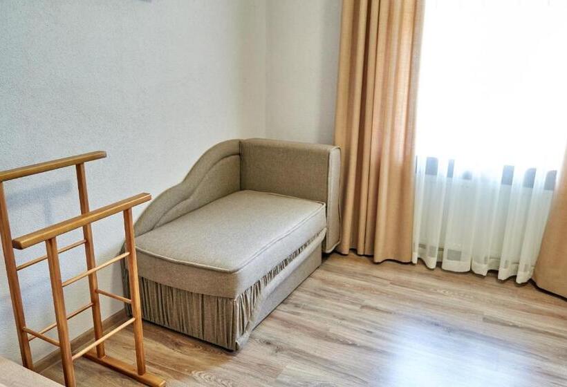 اتاق استاندارد سه نفره, каприз