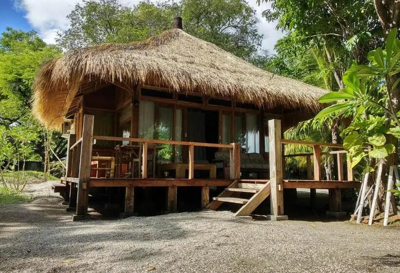 بانگلوی استاندارد با چشم‌انداز دریا, Amrita Maumere Resort