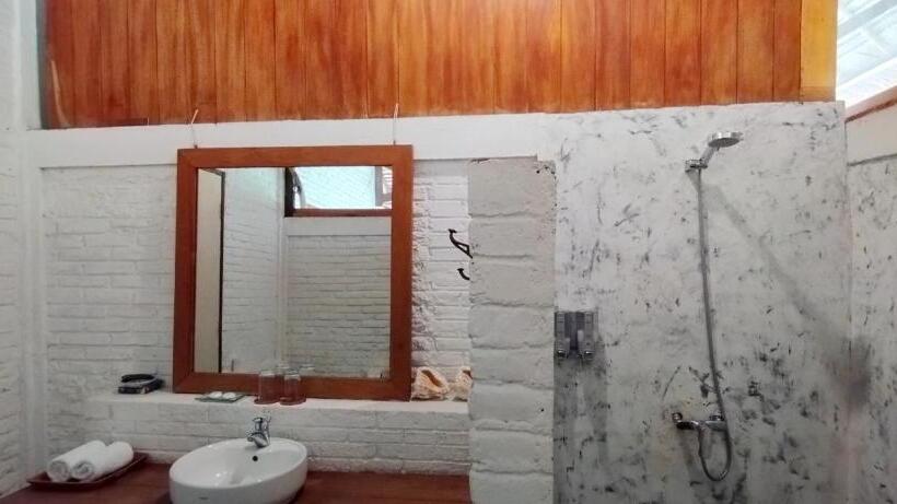 בונגלו סטנדרט 2 חדרי שינה, Amrita Maumere Resort