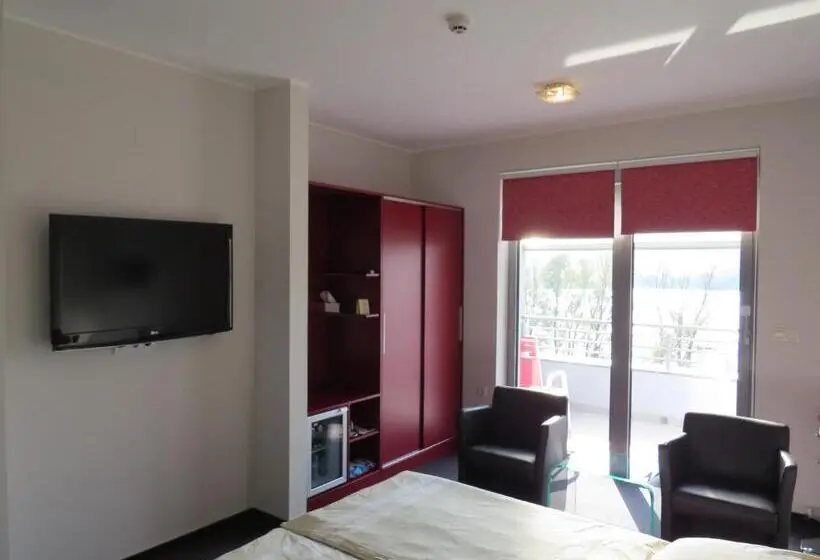 اتاق استاندارد سه تخته با بالکن, šiker B&b