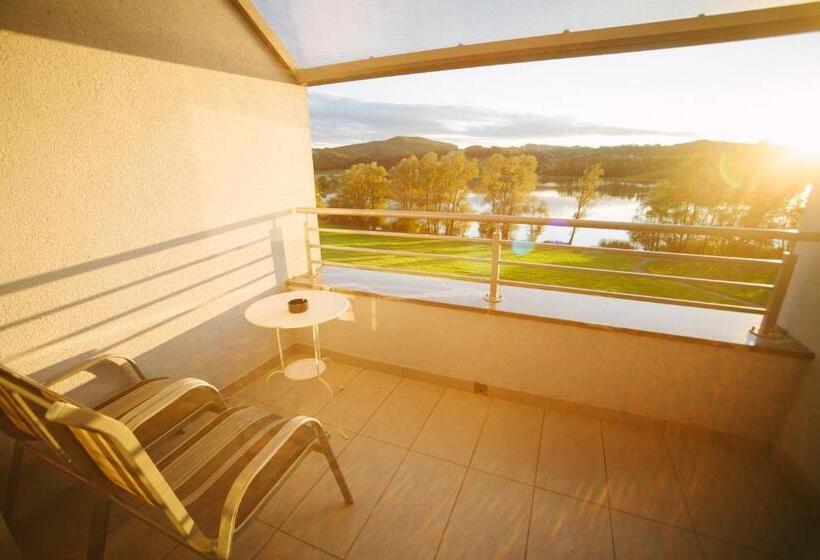 اتاق استاندارد سه تخته با بالکن, šiker B&b