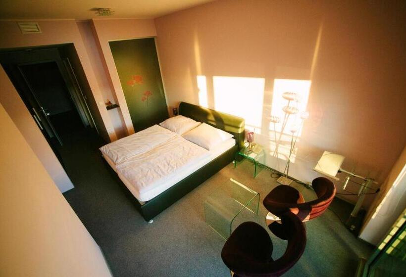 اتاق استاندارد با بالکن, šiker B&b