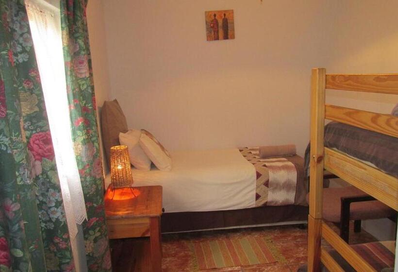 بنجلو عائلى, The Country Garden