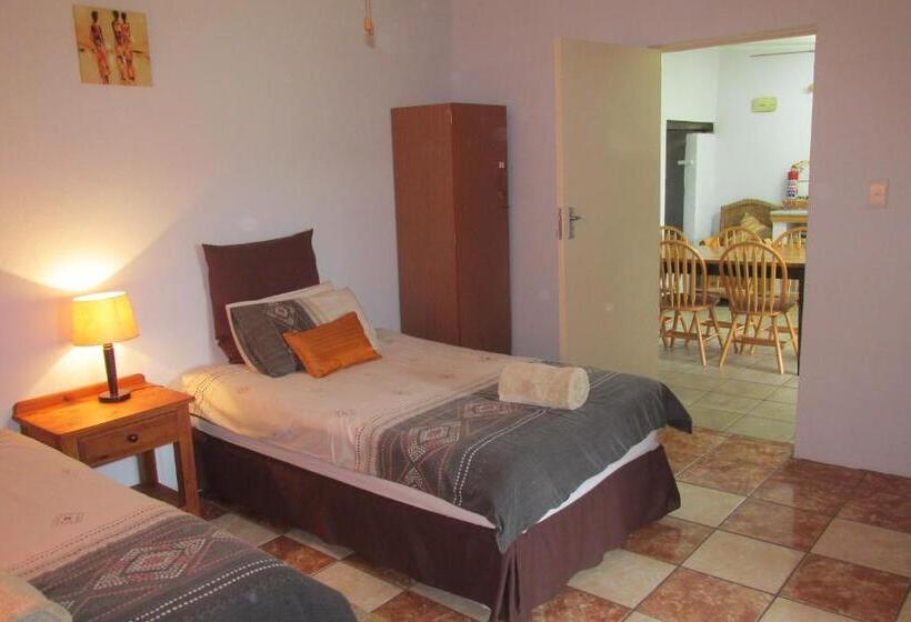 بنجلو عائلى, The Country Garden