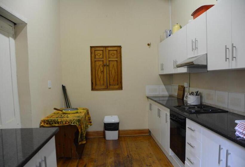 منزل 4 غرف نوم, The Country Garden