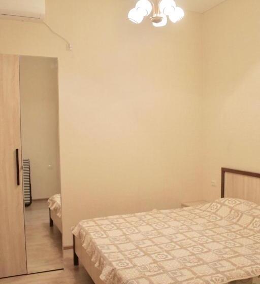 Economy Triple Room, гостевой дом монэ на воронова 86
