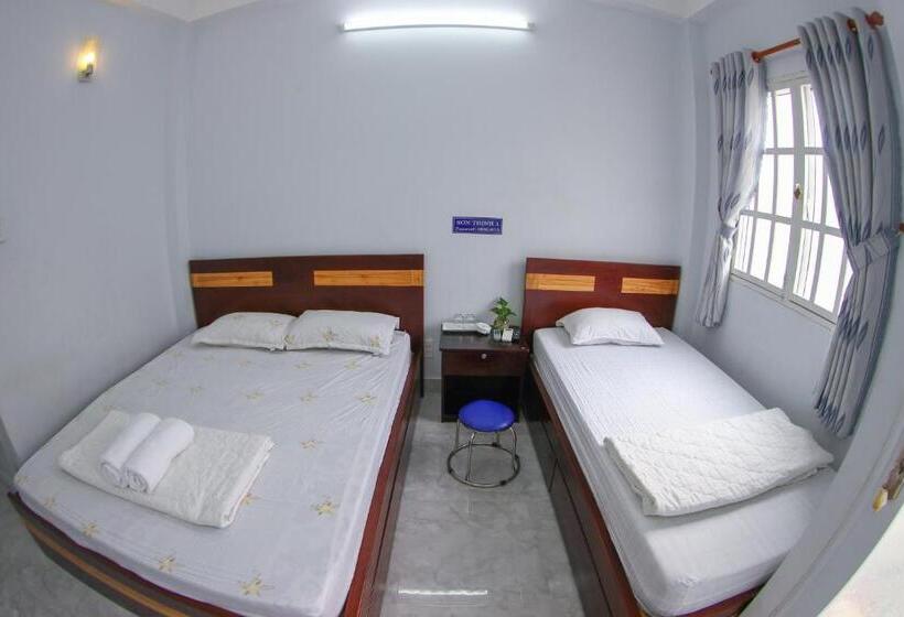 اتاق استاندارد سه تخته با بالکن, Sơn Thịnh Guesthouse
