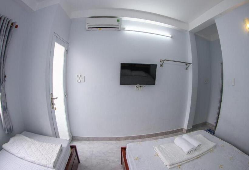 اتاق استاندارد سه تخته با بالکن, Sơn Thịnh Guesthouse