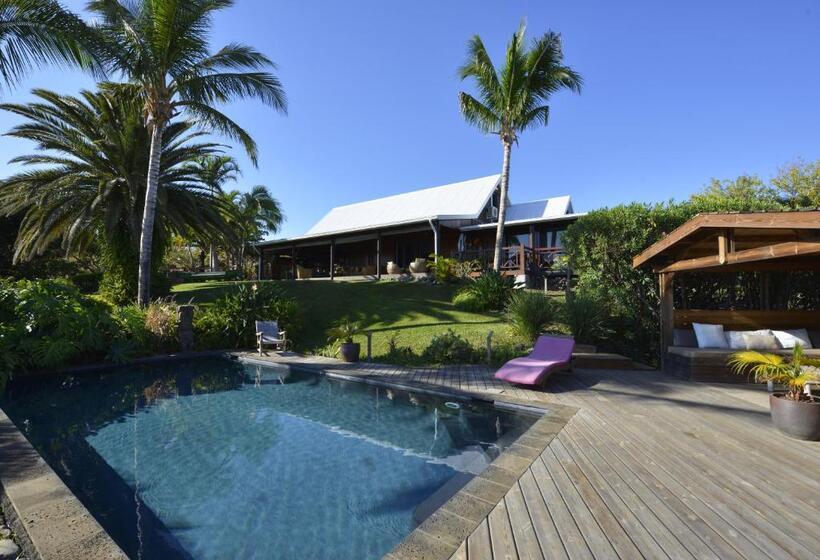 اتاق لوکس با تخت بزرگ, Villa Maido Luxe