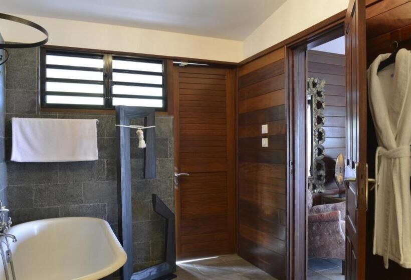 اتاق لوکس با تخت بزرگ, Villa Maido Luxe