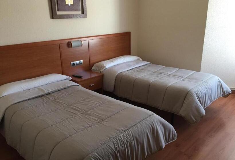اتاق استاندارد, Hostal Restaurante Iruñako