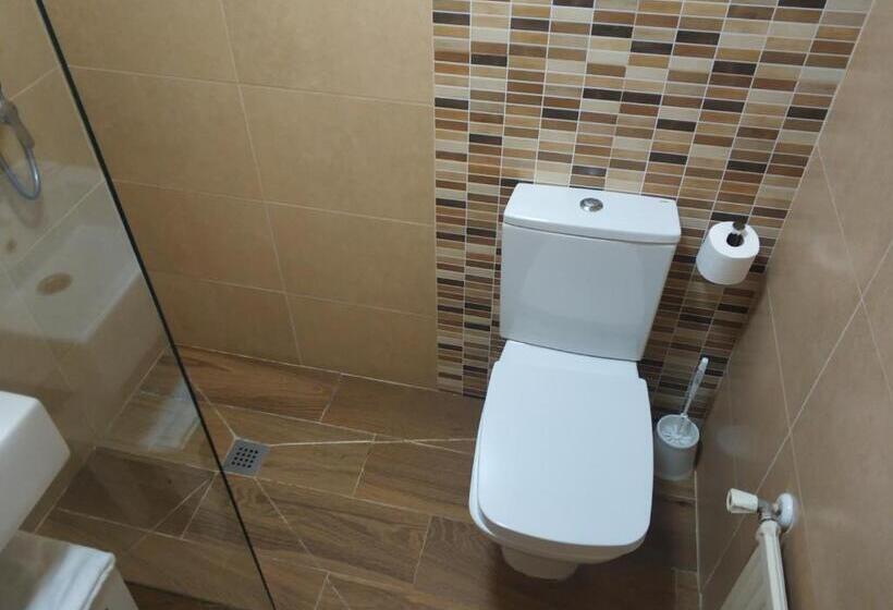 Номер Стандарт Трехместный, Hostal Restaurante Iruñako